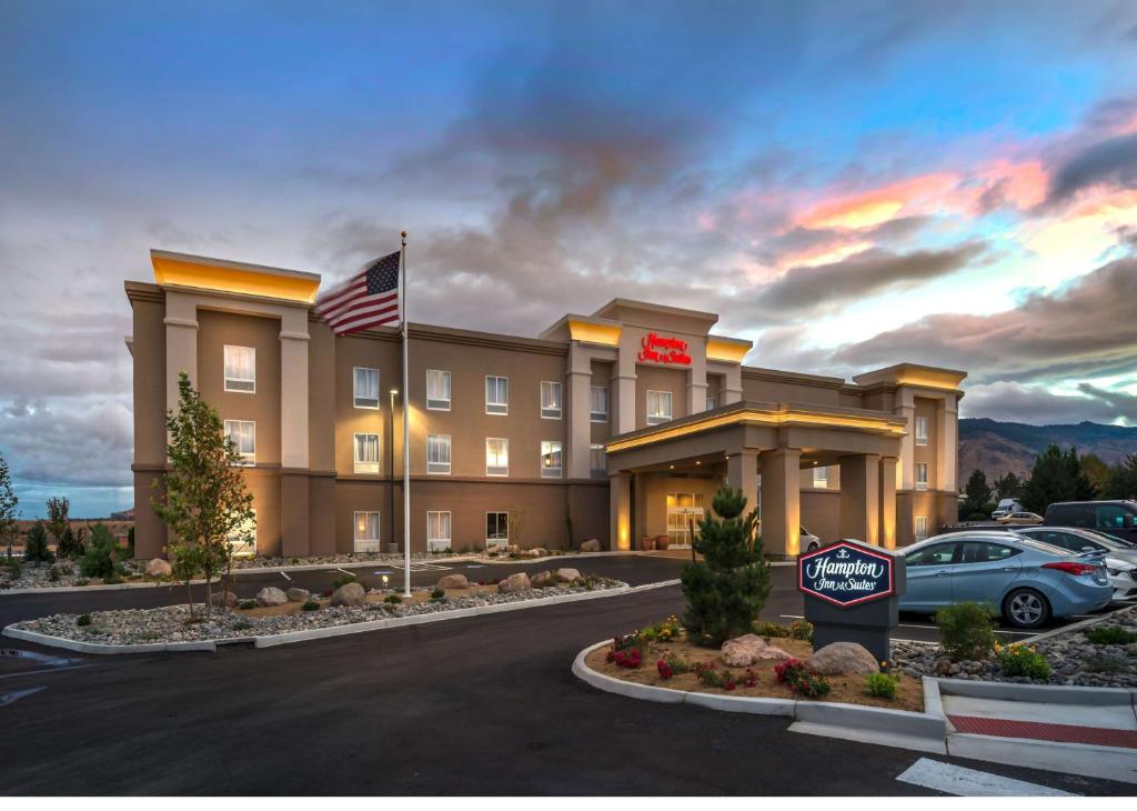 Hampton Inn & Suites Reno West image