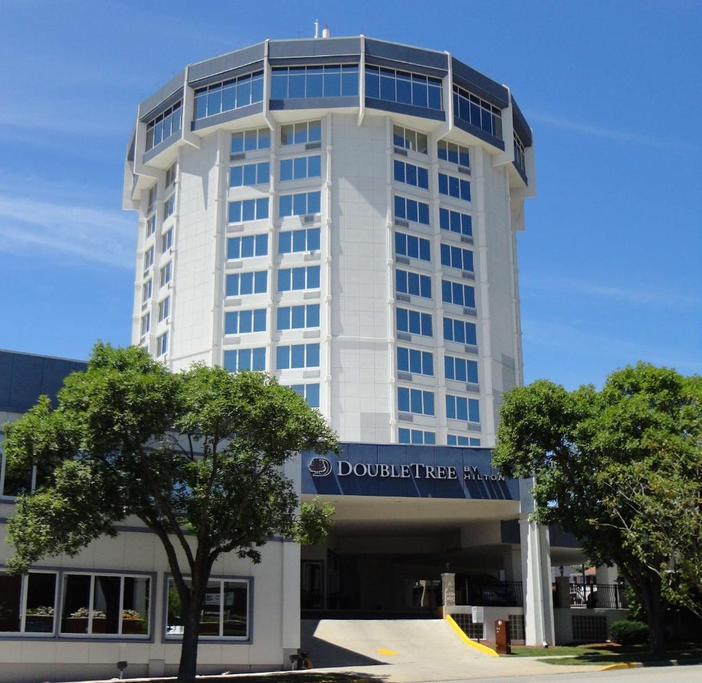 DoubleTree by Hilton Jefferson City photo 1