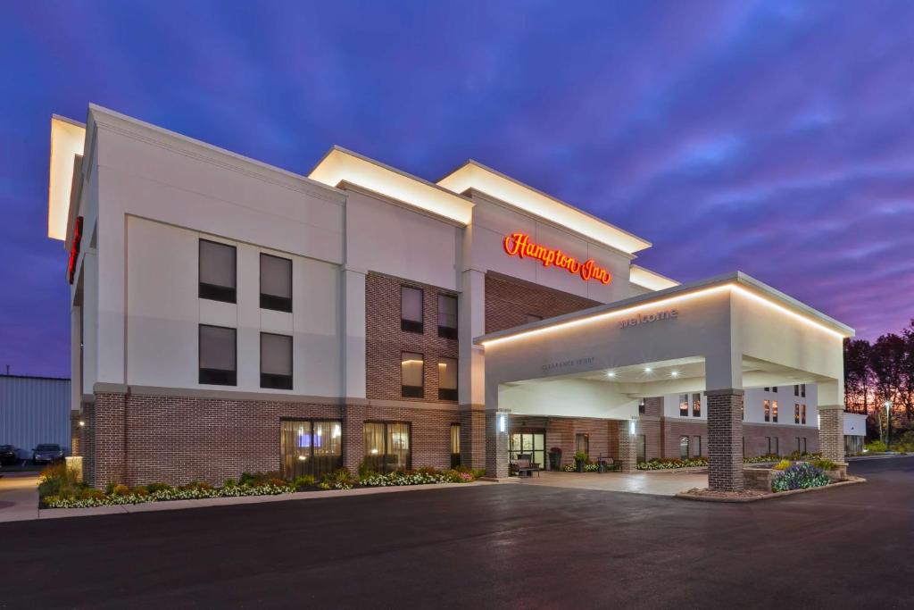 Hampton Inn Marysville image