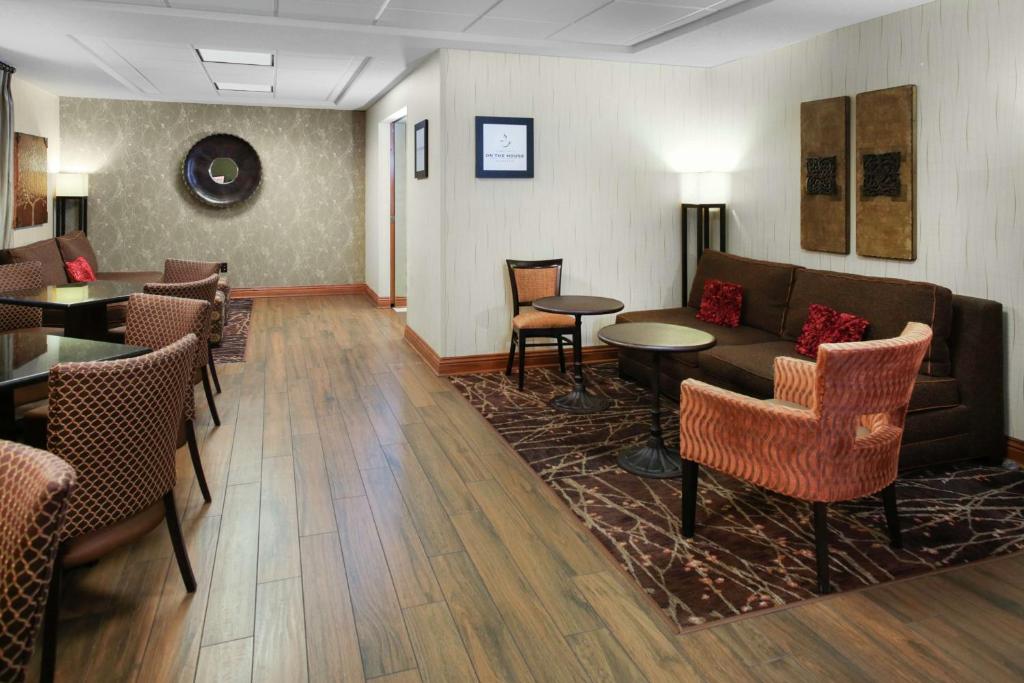 Hampton Inn Portage photo 2