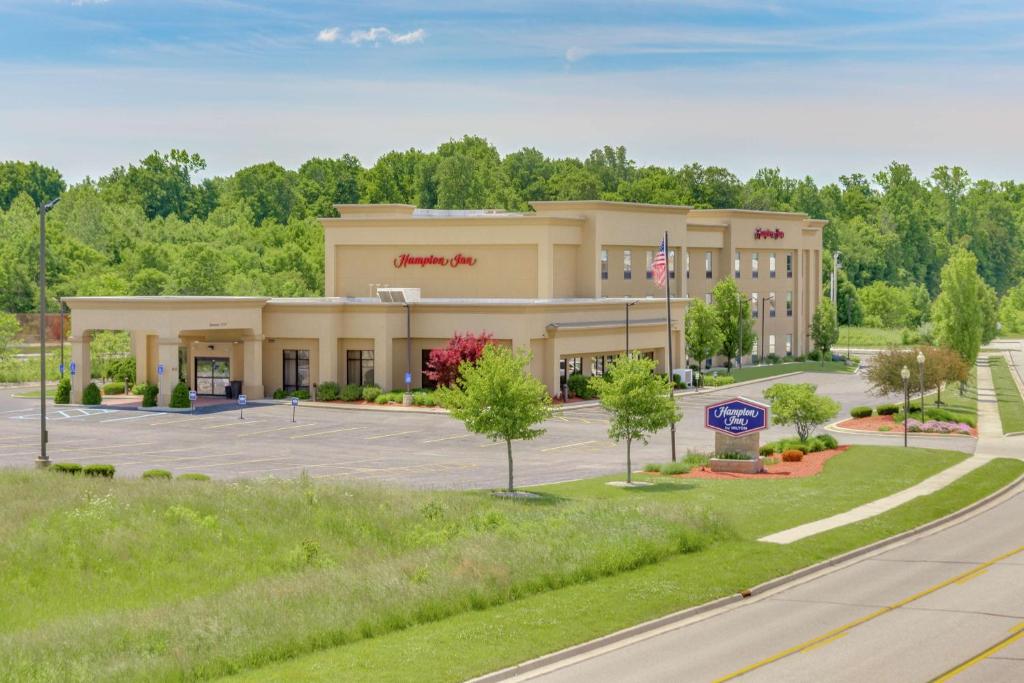 Hampton Inn Auburn image