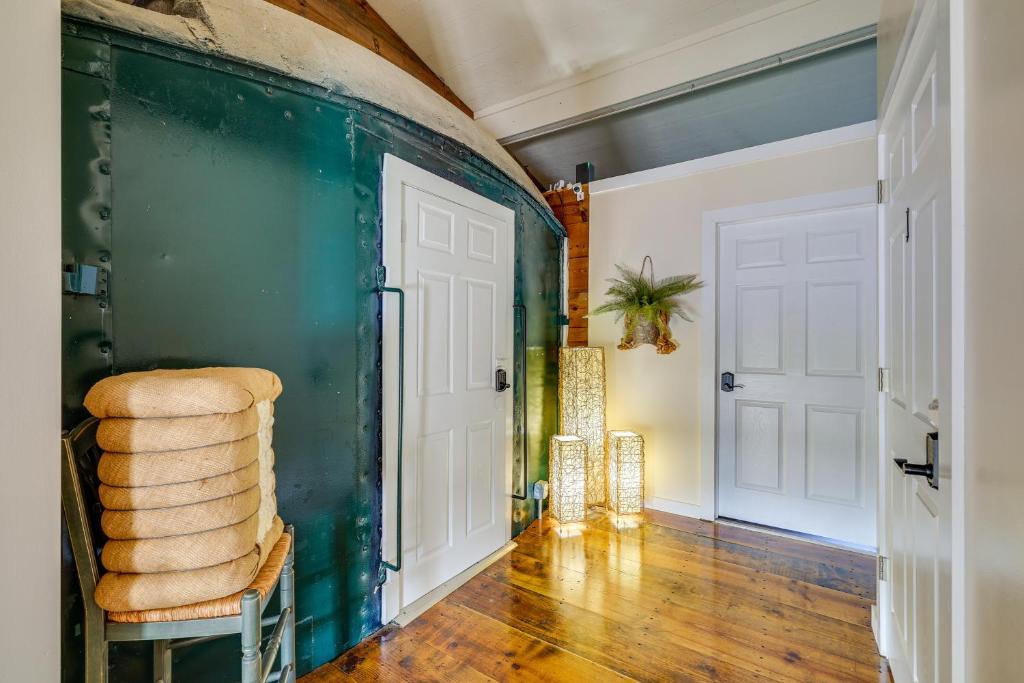 Charming Converted Railcar Studio in Joplin! photo 4