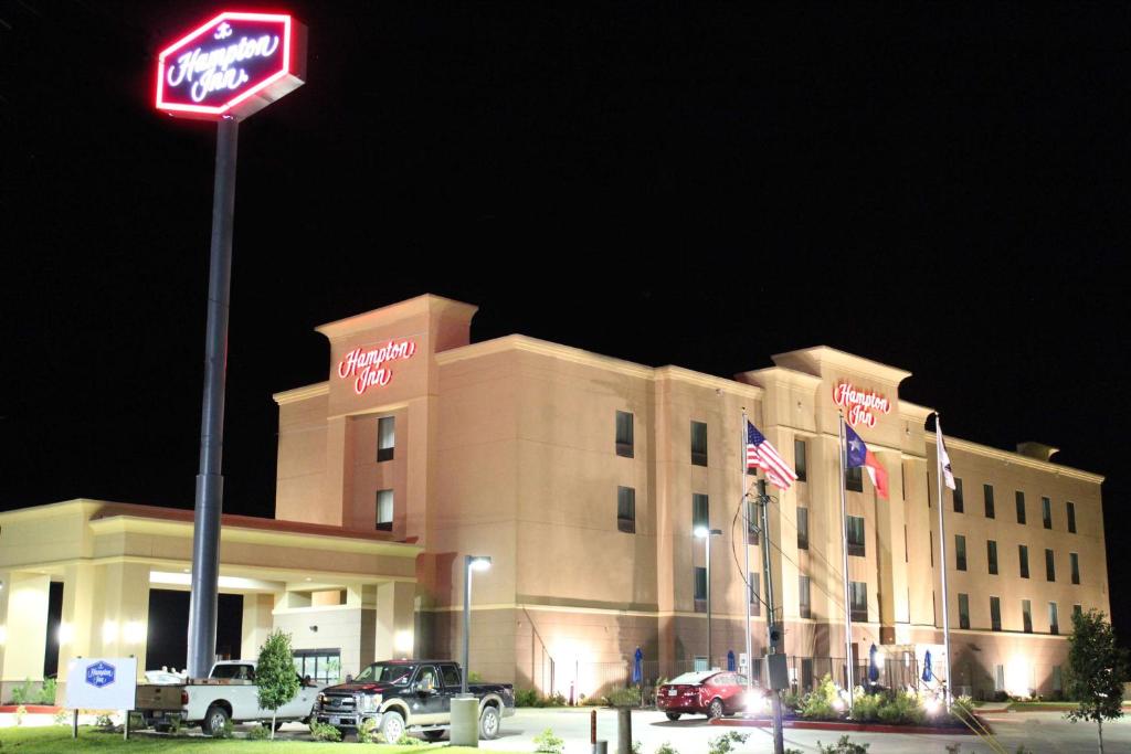 Hampton Inn Cotulla image