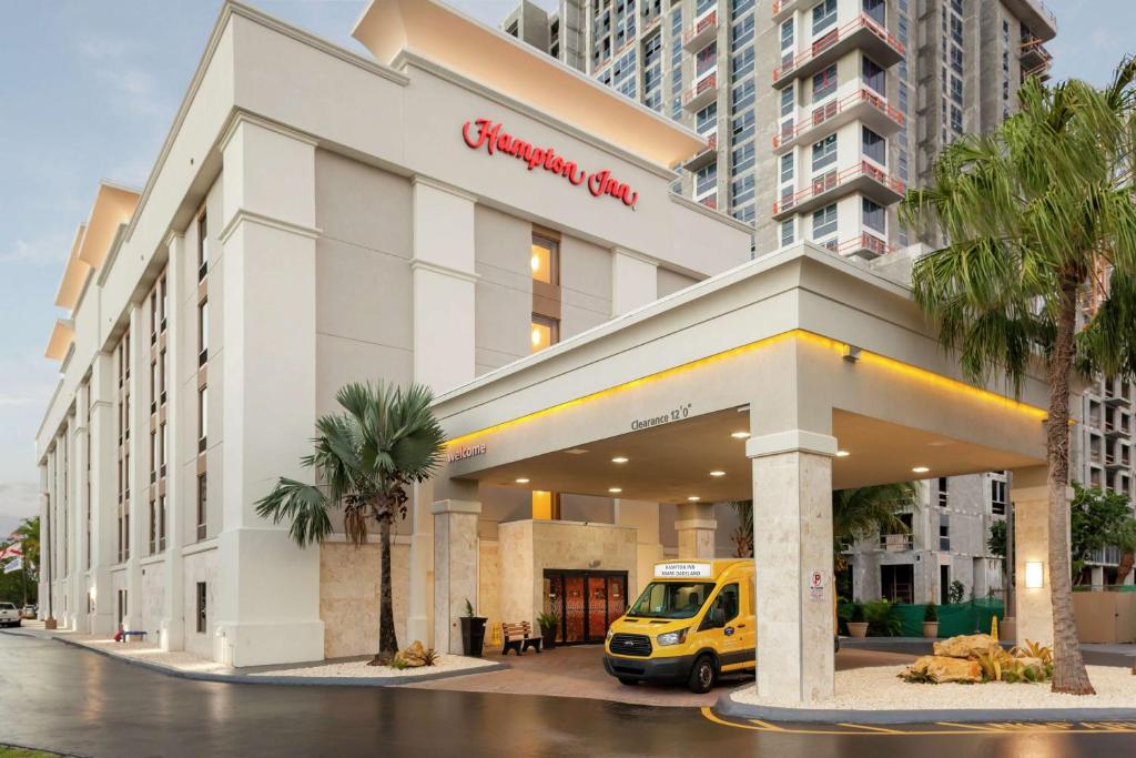 Hampton Inn Miami Dadeland image