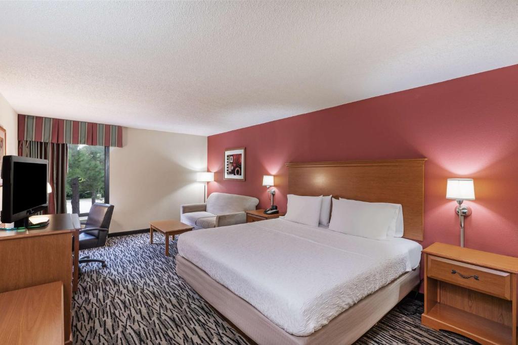 Hampton Inn by Hilton Aiken - Tap to explore photos