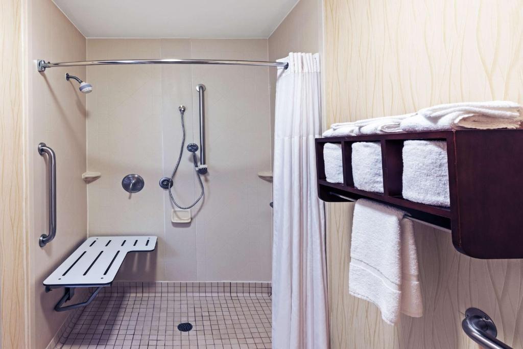 Hampton Inn by Hilton Aiken - Tap to explore photos