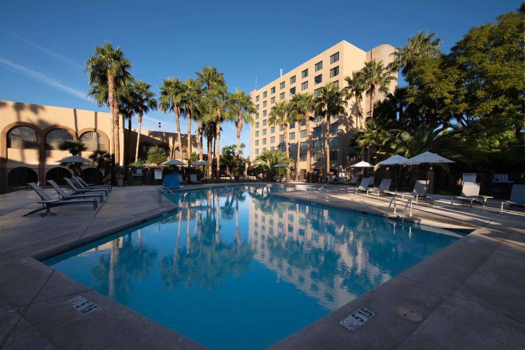 DoubleTree by Hilton Tucson - Reid Park image