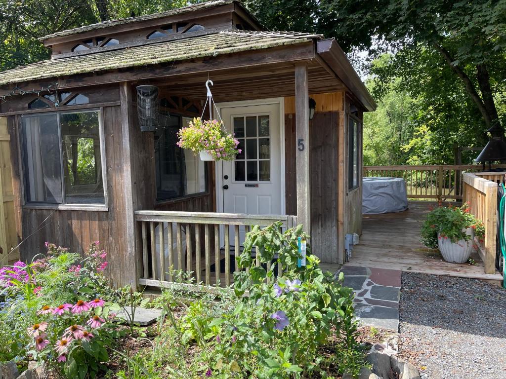 Creekside Fantasy Inn photo 4