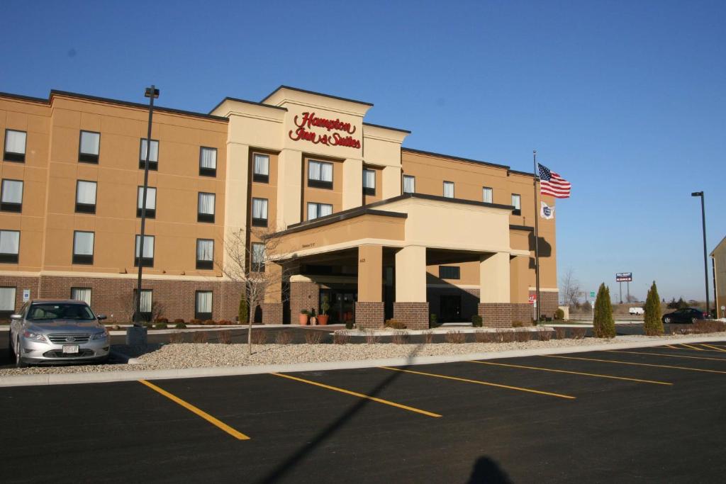 Hampton Inn & Suites Peru image