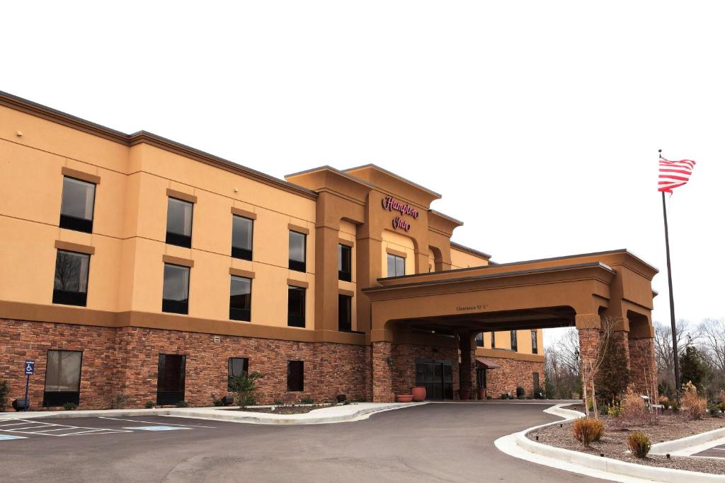 Hampton Inn Milan TN image