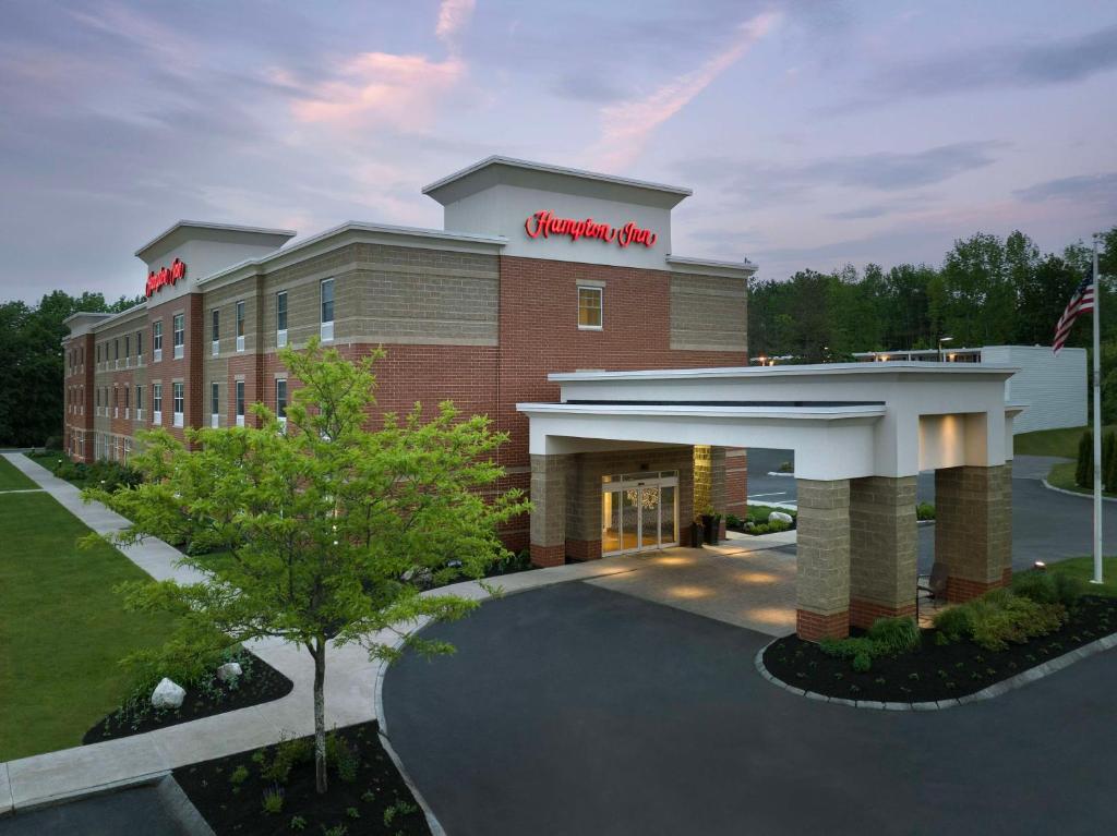 Hampton Inn Augusta image