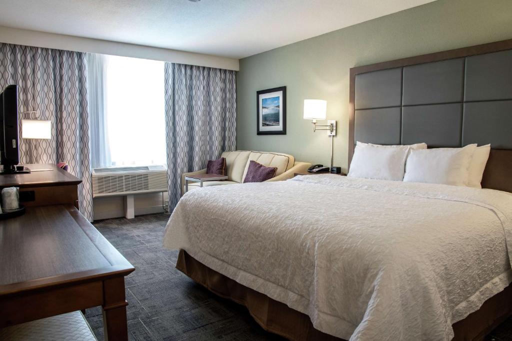 Hampton Inn by Hilton Hartwell - Tap to explore photos