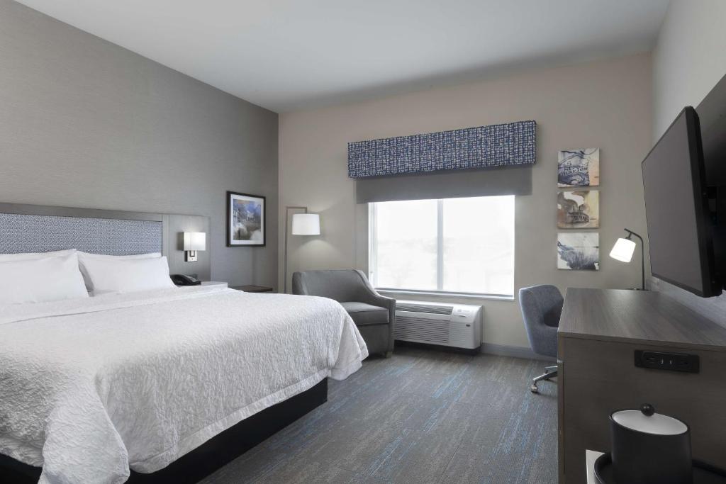 Hampton Inn & Suites by Hilton St. Charles Old Town Area