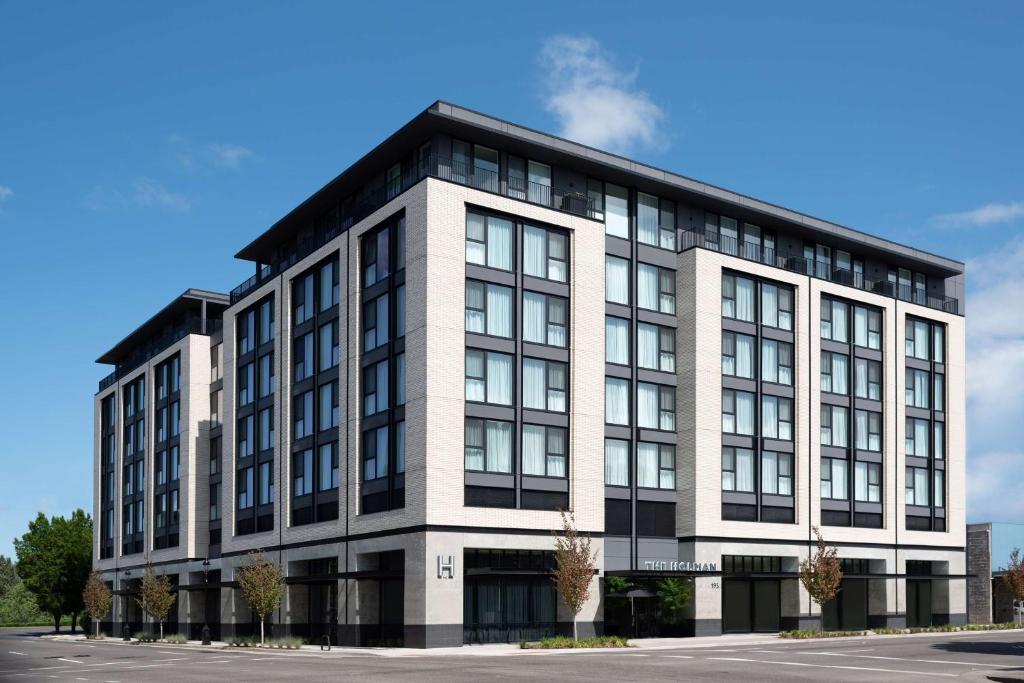 Holman Riverfront Park Hotel Salem, Tapestry by Hilton image