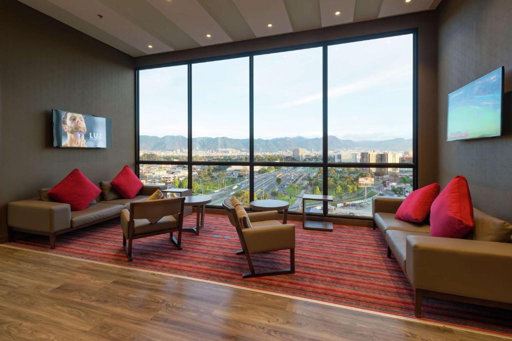 Hampton By Hilton Bogota Airport photo 2