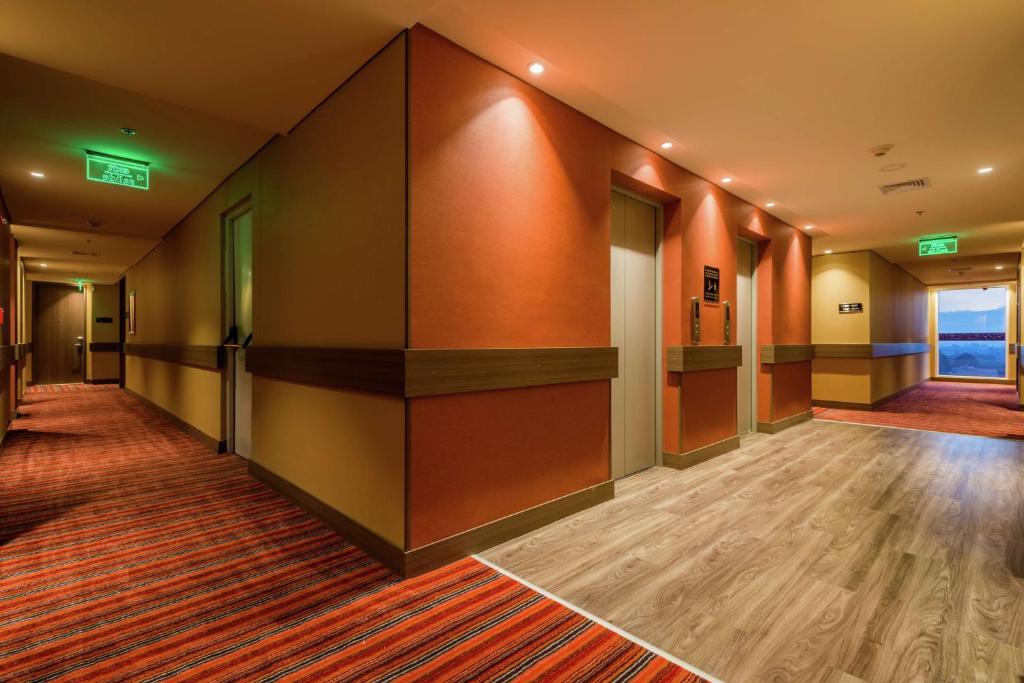 Hampton By Hilton Bogota Airport photo 4