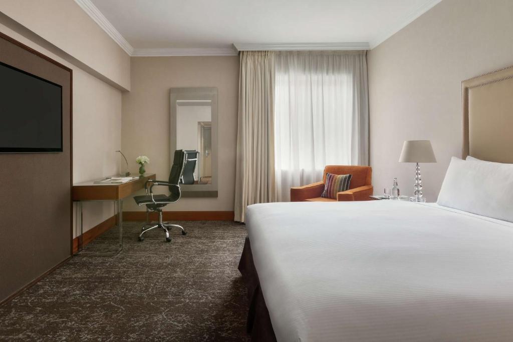 El Pardo Lima - A DoubleTree by Hilton Hotel - Tap to explore photos
