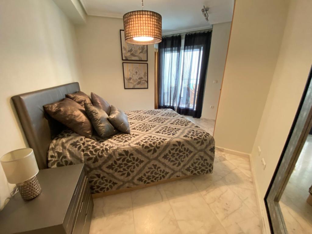 Elegant 2-Bedroom Apartment in Benidorm with Private Pool and Scenic Garden Views photo 3