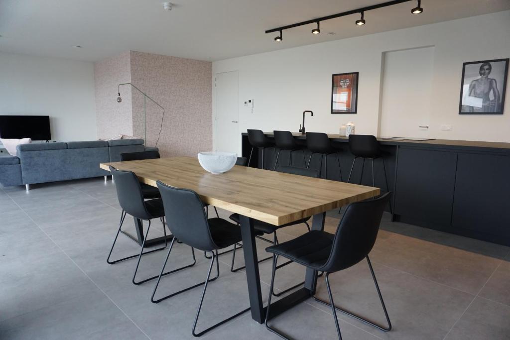 Design Apartment with 60m² terrace - heated inside pool and wellness facilities - very close to the beach photo 2
