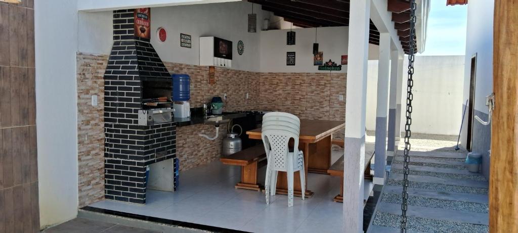 Casa com piscina e espaço gourmet a 30m da praia! photo 4