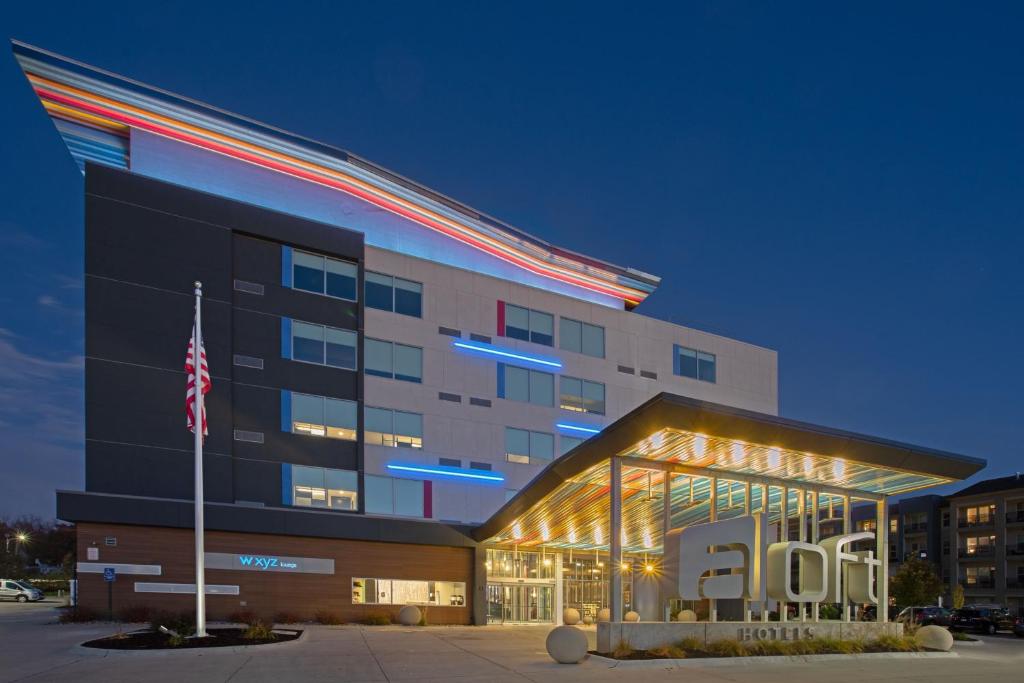 Aloft Omaha Aksarben Village image