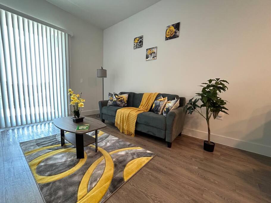 55 Cozy King w Resort Amenities image