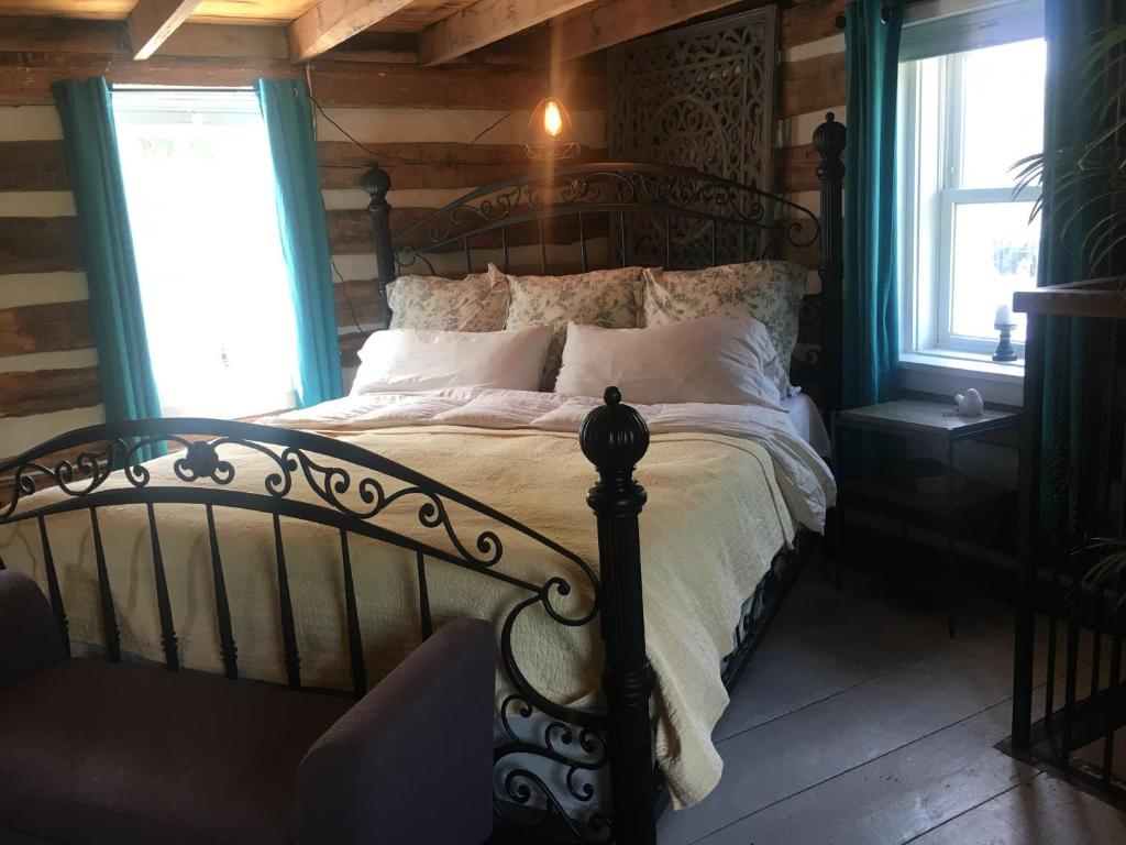 Historic 1850 Log Cabin photo 3