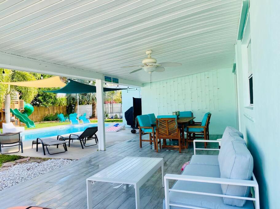 Island Vibes Beach House & 10 min walk to beach photo 4