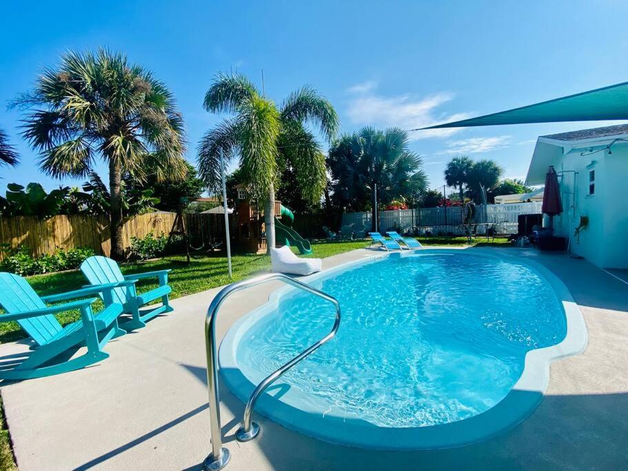 Island Vibes Beach House & 10 min walk to beach photo 2