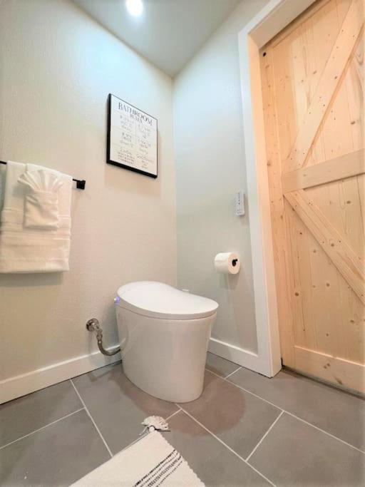 Private Deluxe Suite! *Location*: MS, lakes, shops photo 2