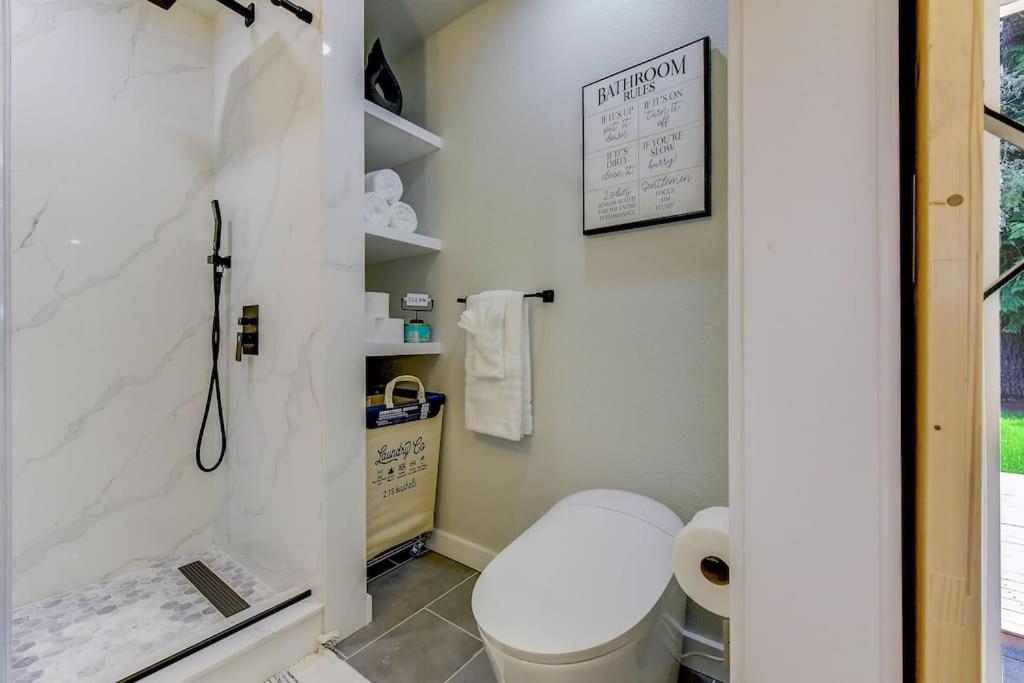 Private Deluxe Suite! *Location*: MS, lakes, shops photo 3
