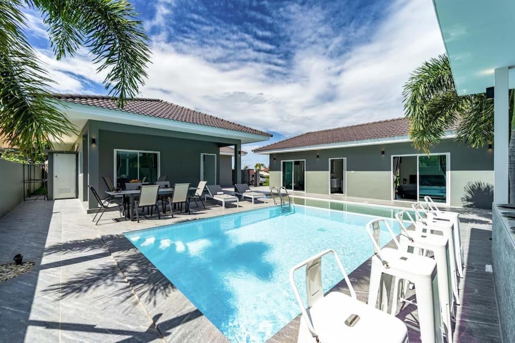 Modern Pool Villa with 5 Bedrooms (EDO)