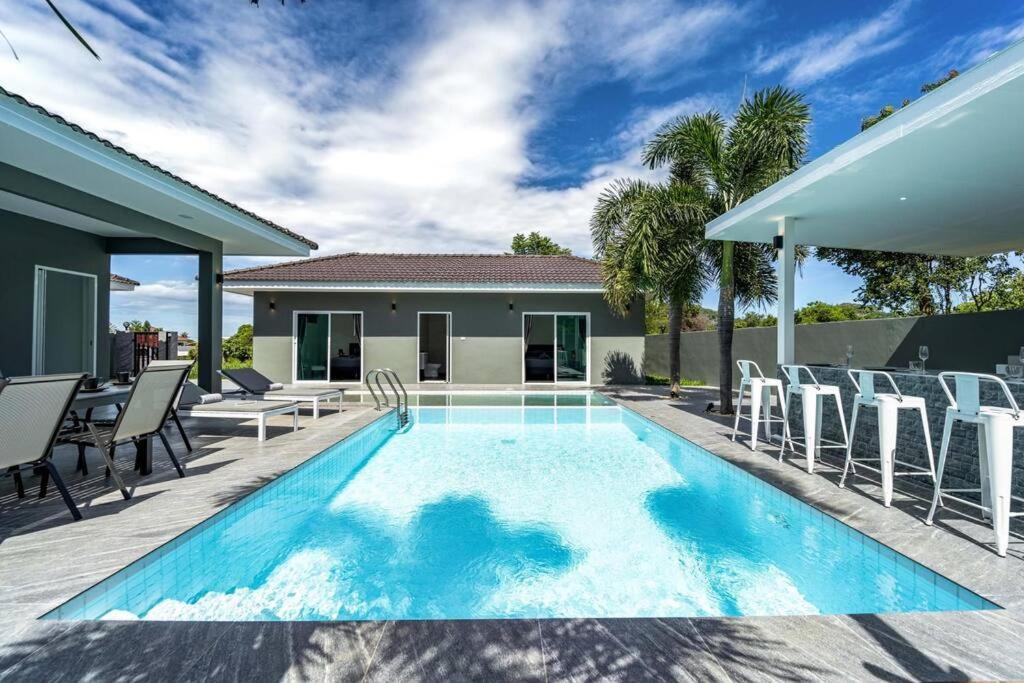 Modern Pool Villa with 5 Bedrooms (EDO) photo 2