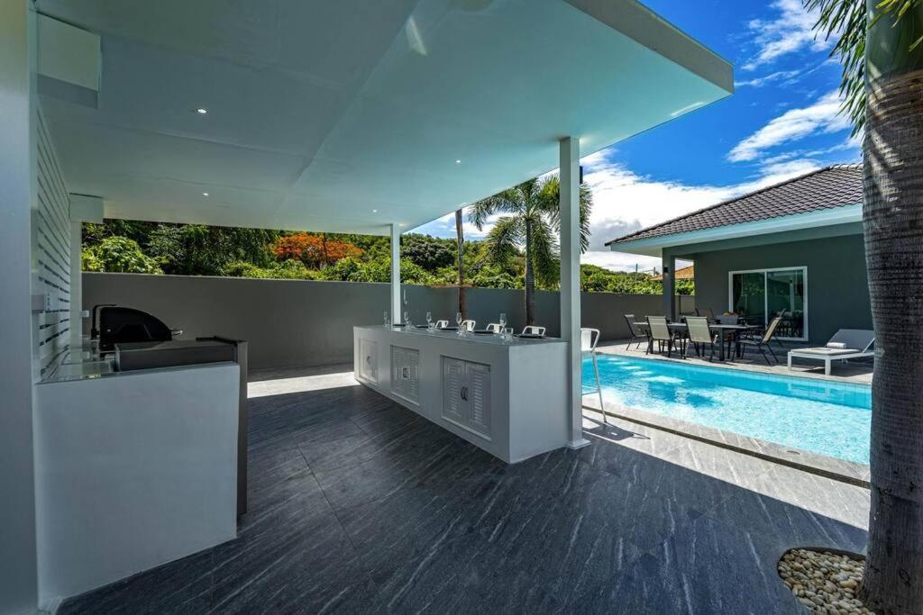 Modern Pool Villa with 5 Bedrooms (EDO) photo 3