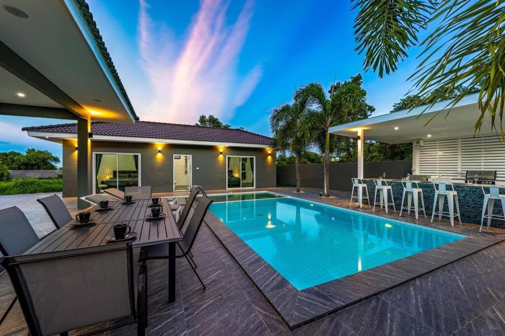 Modern Pool Villa with 5 Bedrooms (EDO) photo 4