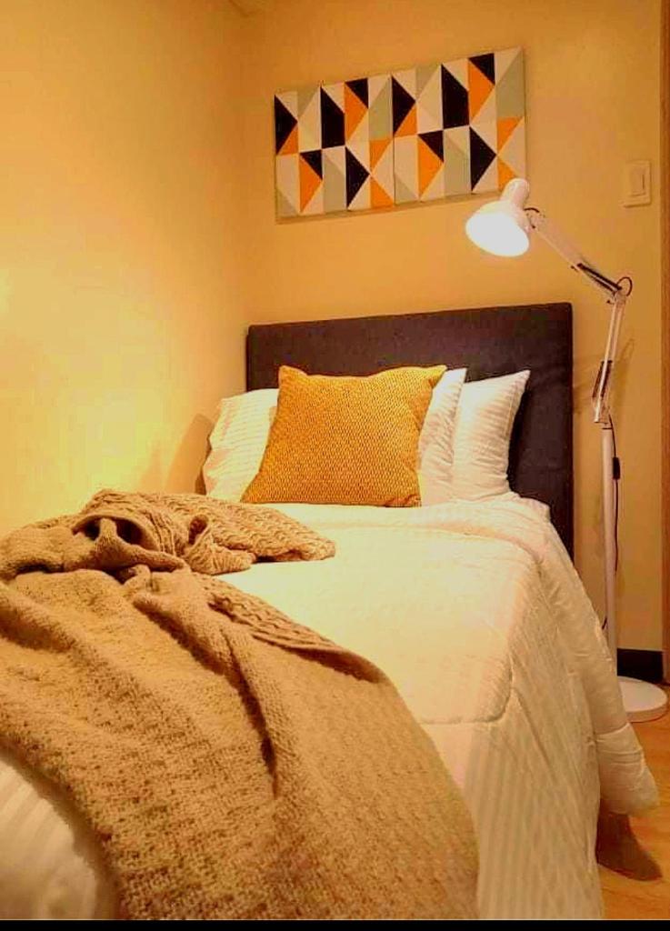 Condo Unit, 2 Bedrooms,1 Bathroom, Livingroom & Kitchen 5 days min Pool is free photo 2