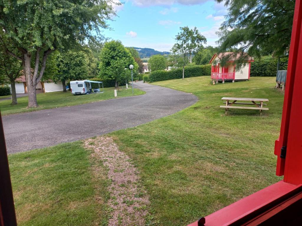 Camping Les Feuilles Chauffailles photo 3