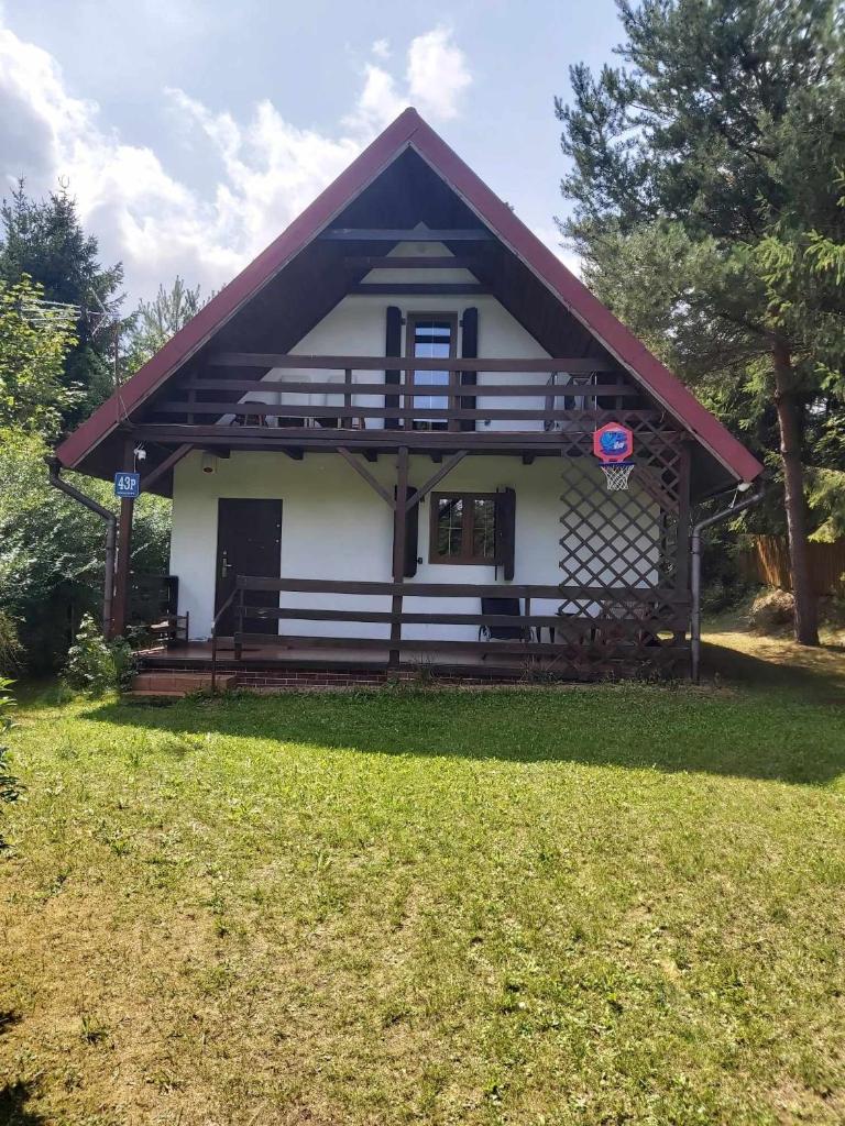 Uroczy domek letniskowy z kominkiem 100m2