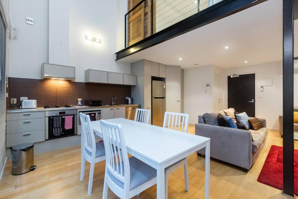 New York Lofted CBD Retreat with Pool and Parking photo 2