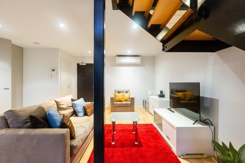 New York Lofted CBD Retreat with Pool and Parking photo 1