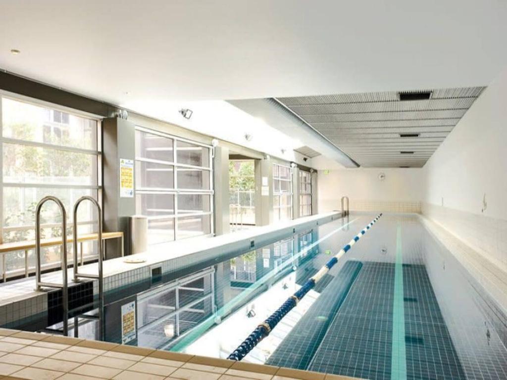 New York Lofted CBD Retreat with Pool and Parking photo 4