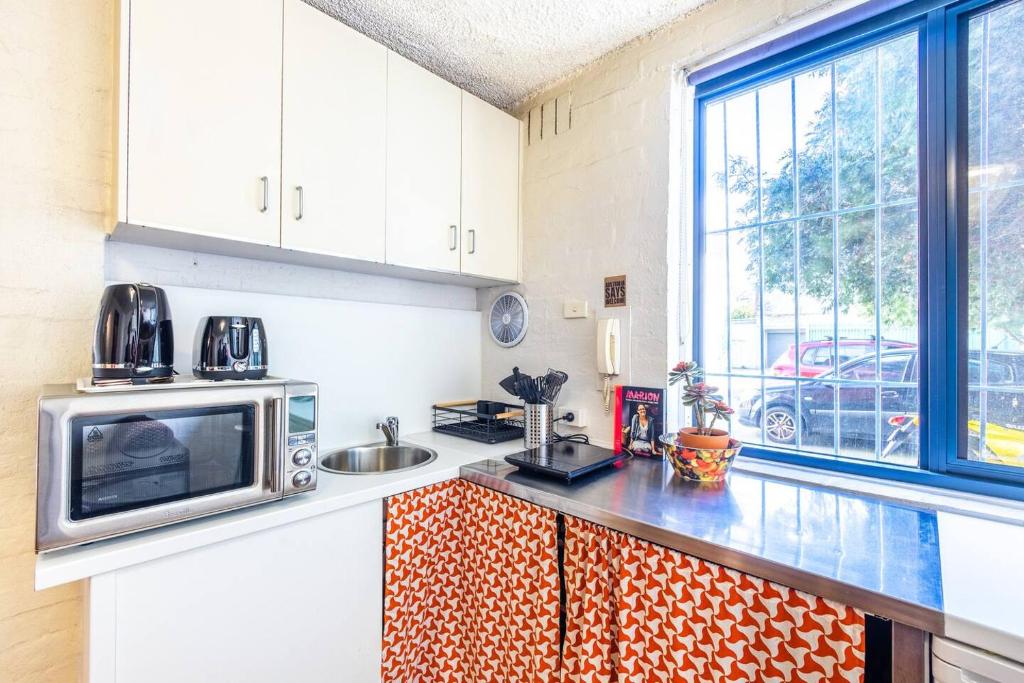 The Reid - Simple Artsy Studio by Rose St Markets photo 3
