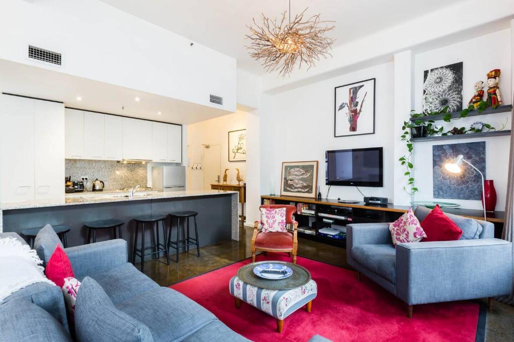 New York Style Loft on Flinders Lane with Parking photo 2
