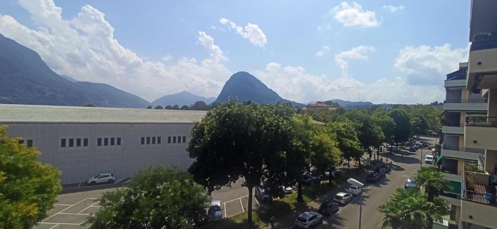 Lugano Lido – Modern and Cozy 2 Bedroom 2 Bathroom Apartment with Top MasterChef Kitchen at the Lugano Lido Touristic and Convention Area. photo 1