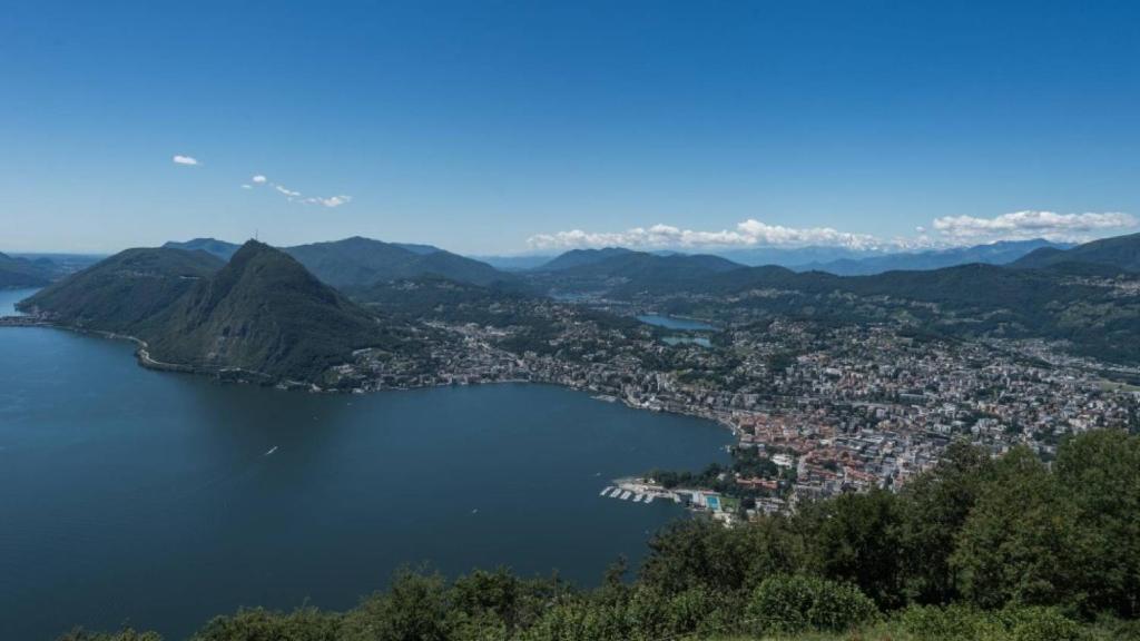 Lugano Lido – Modern and Cozy 2 Bedroom 2 Bathroom Apartment with Top MasterChef Kitchen at the Lugano Lido Touristic and Convention Area. photo 4