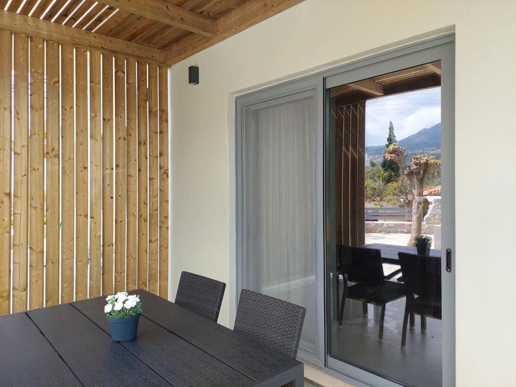 Rea's Luxury Apartments photo 3