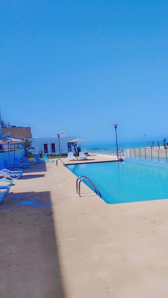 Appartement de luxe, front de mer Plage des nations photo 1