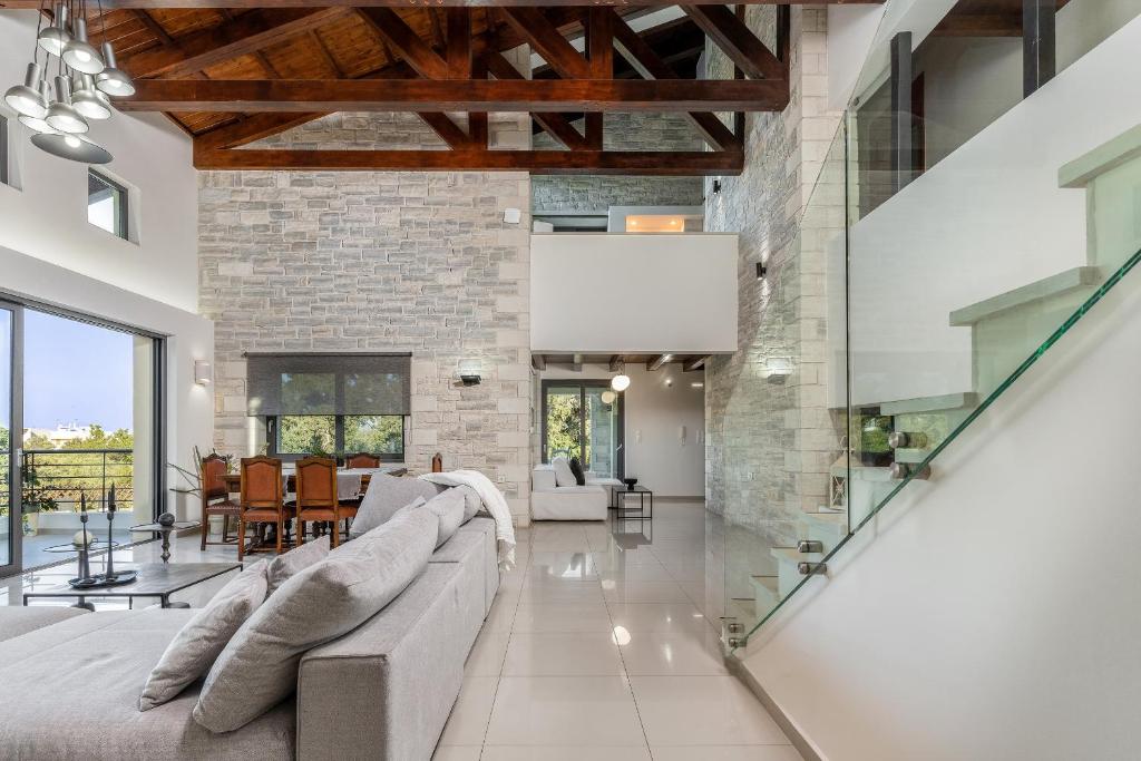 FREE Breakfast, Family-Friendly Large Villa Dreamcatcher with Pool photo 1