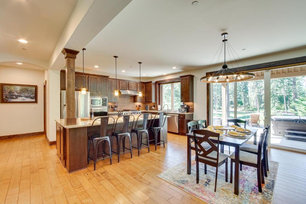 Stunning Cle Elum Retreat with Fire Pit and Hot Tub! photo 2