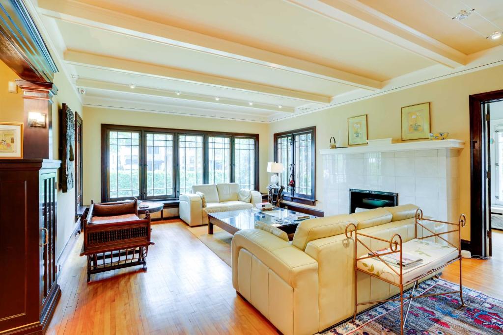 Charming MPLS Home with Patio - Walk to Uptown! photo 2